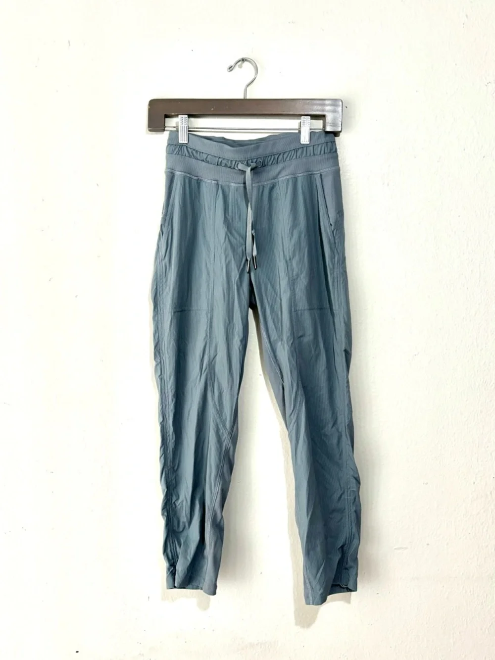 lululemon athletica lightweight cropped